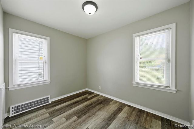 19693 Elkhart Street, Harper Woods, MI 48225
