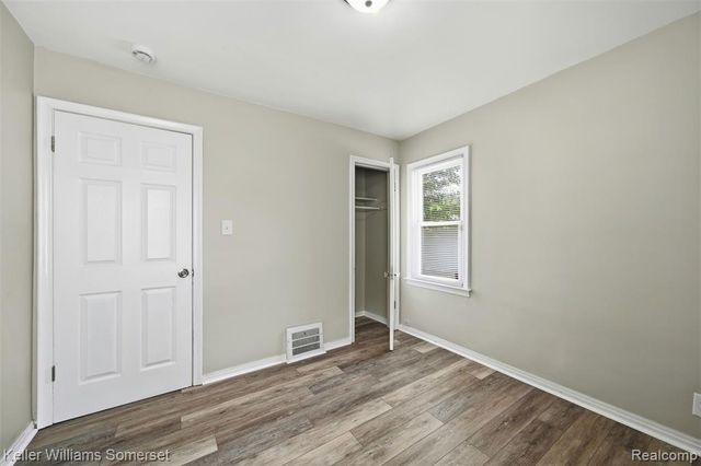 19693 Elkhart Street, Harper Woods, MI 48225