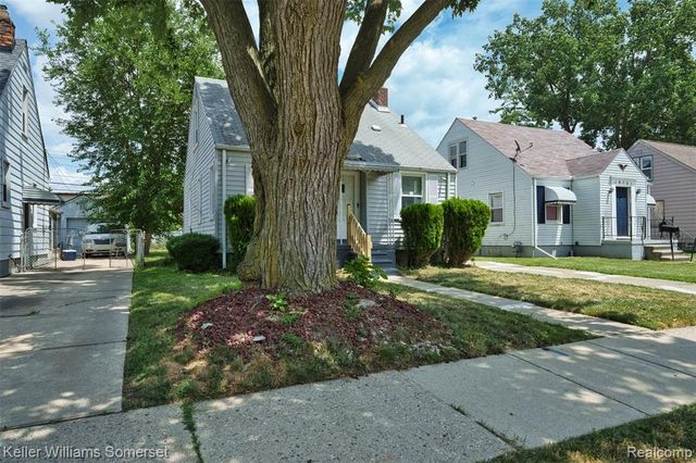 19693 Elkhart Street, Harper Woods, MI 48225