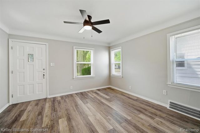 19693 Elkhart Street, Harper Woods, MI 48225