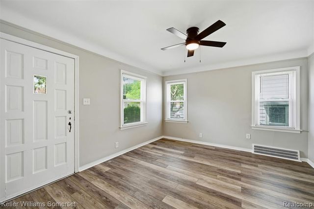 19693 Elkhart Street, Harper Woods, MI 48225