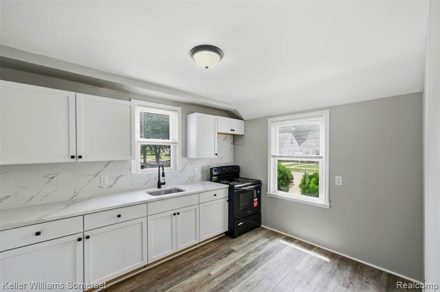 19693 Elkhart Street, Harper Woods, MI 48225