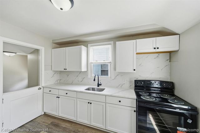 19693 Elkhart Street, Harper Woods, MI 48225