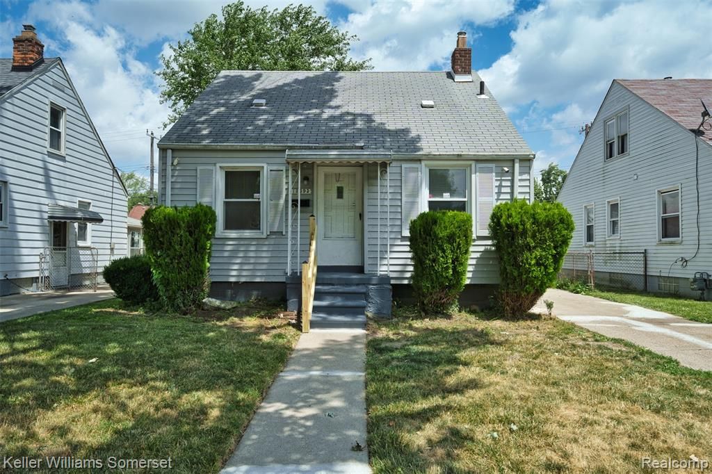 19693 Elkhart Street, Harper Woods, MI 48225