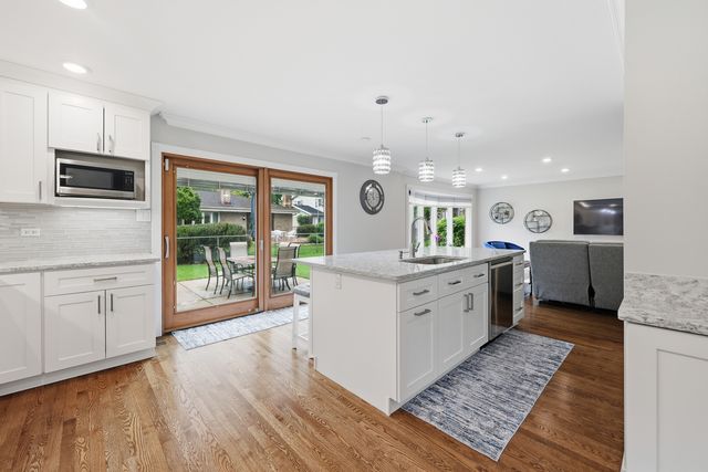 1132 S Fernandez Avenue, Arlington Heights, IL 60005