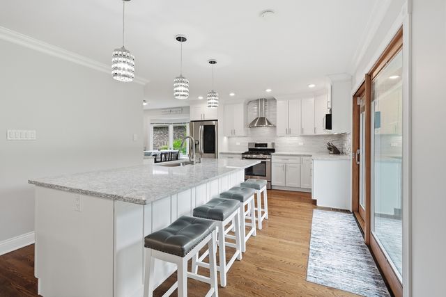 1132 S Fernandez Avenue, Arlington Heights, IL 60005