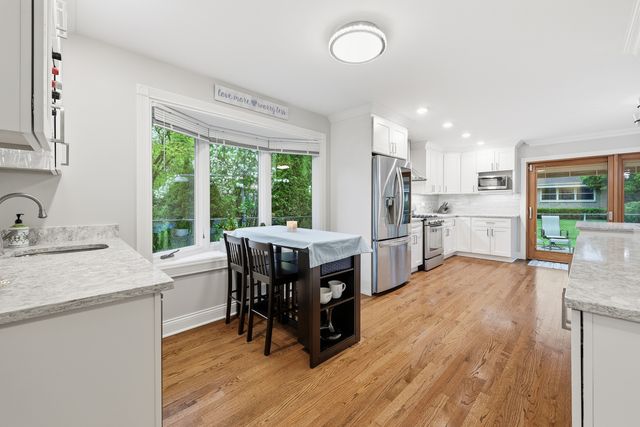 1132 S Fernandez Avenue, Arlington Heights, IL 60005