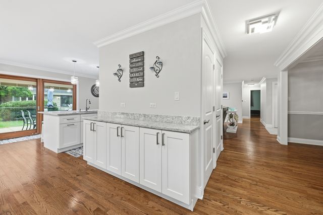 1132 S Fernandez Avenue, Arlington Heights, IL 60005