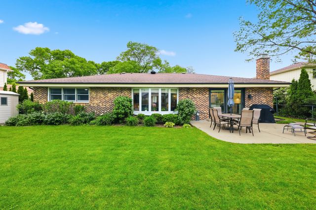 1132 S Fernandez Avenue, Arlington Heights, IL 60005