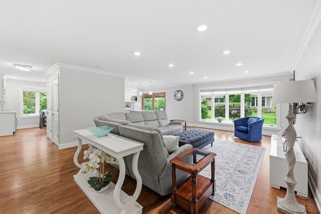 1132 S Fernandez Avenue, Arlington Heights, IL 60005