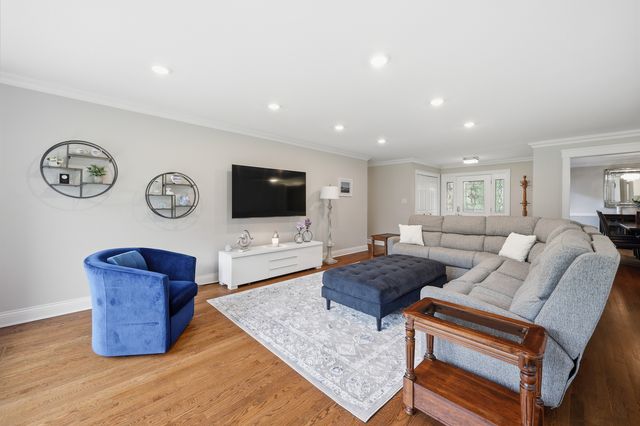 1132 S Fernandez Avenue, Arlington Heights, IL 60005