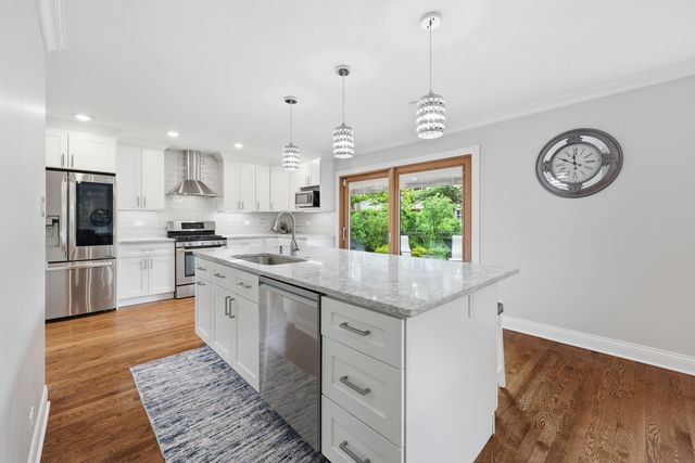 1132 S Fernandez Avenue, Arlington Heights, IL 60005