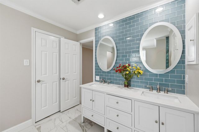 2804 Whispering Trail Circle, Pantego, TX 76013