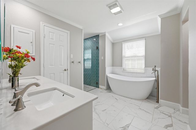 2804 Whispering Trail Circle, Pantego, TX 76013