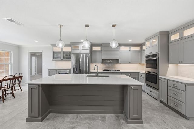 2804 Whispering Trail Circle, Pantego, TX 76013