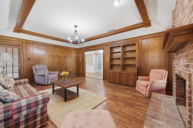 2804 Whispering Trail Circle, Pantego, TX 76013