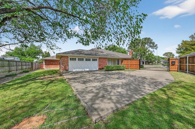 2804 Whispering Trail Circle, Pantego, TX 76013
