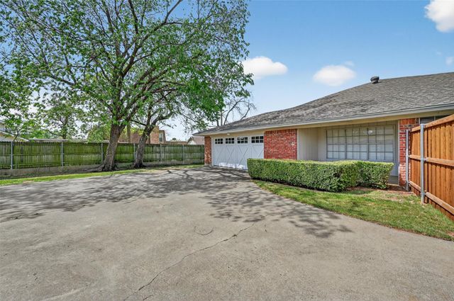 2804 Whispering Trail Circle, Pantego, TX 76013