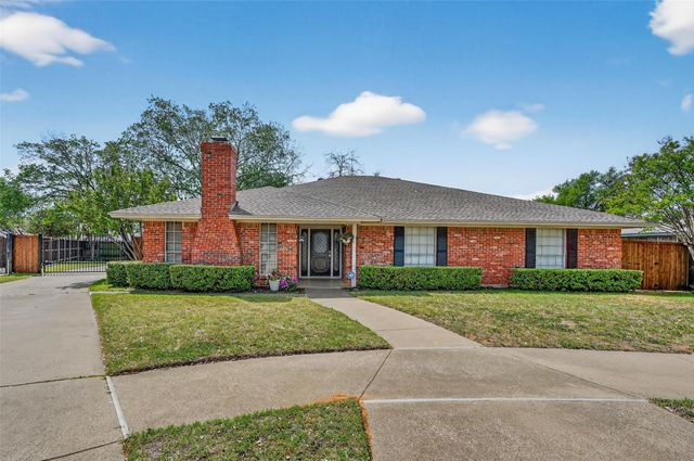 2804 Whispering Trail Circle, Pantego, TX 76013