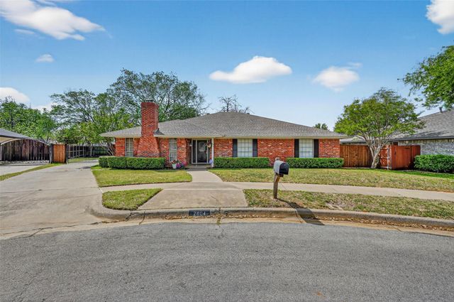 2804 Whispering Trail Circle, Pantego, TX 76013