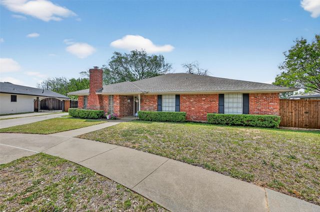 2804 Whispering Trail Circle, Pantego, TX 76013
