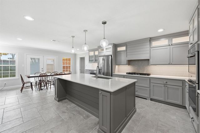 2804 Whispering Trail Circle, Pantego, TX 76013