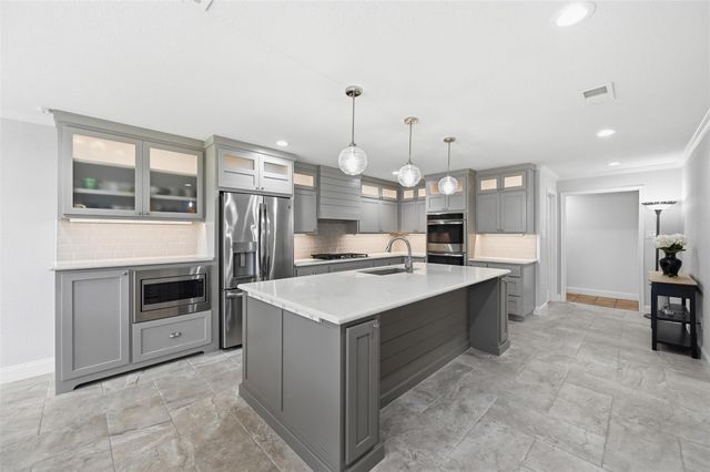 2804 Whispering Trail Circle, Pantego, TX 76013