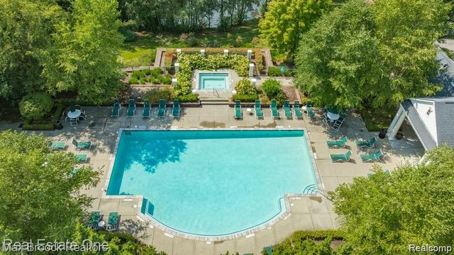 3101 Cameron Circle, Walled Lake, MI 48390