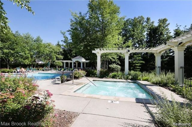 3101 Cameron Circle, Walled Lake, MI 48390