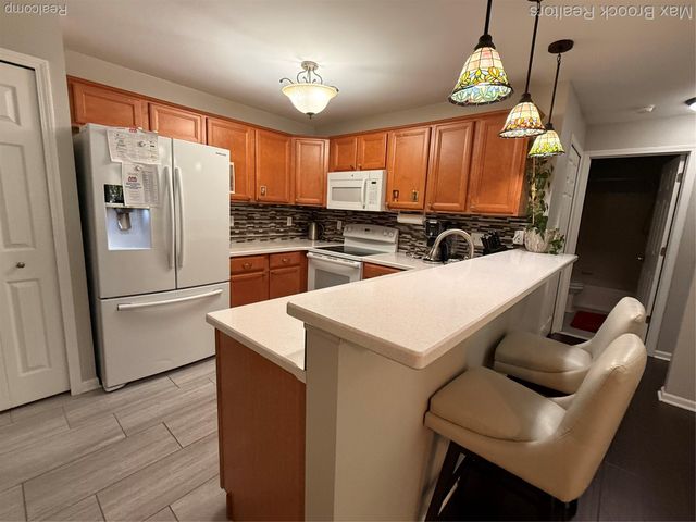 3101 Cameron Circle, Walled Lake, MI 48390