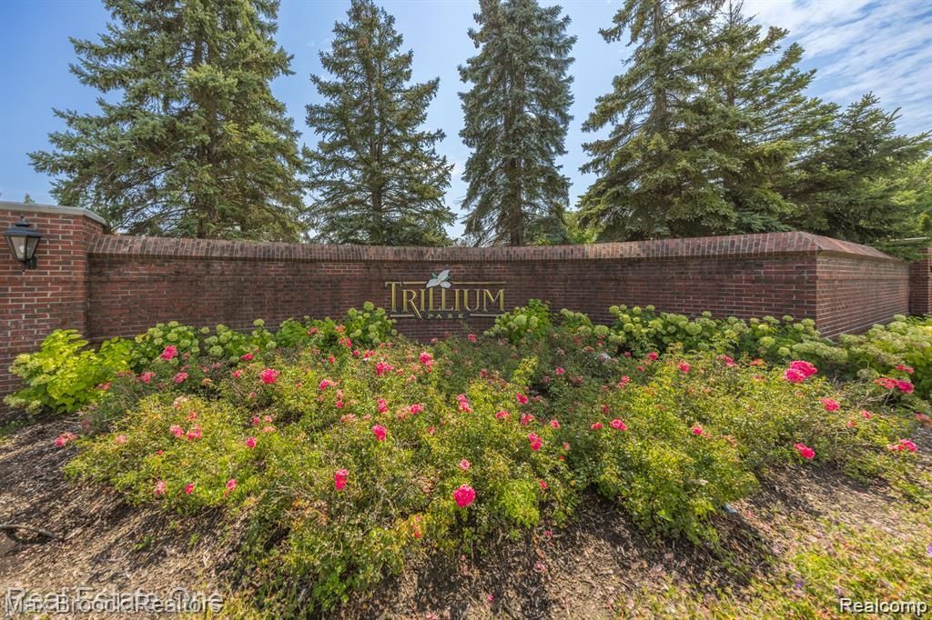 3101 Cameron Circle, Walled Lake, MI 48390