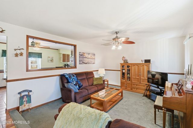 4 Salem Lane, Jackson, NJ 08527