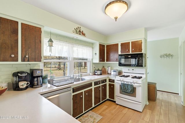 4 Salem Lane, Jackson, NJ 08527