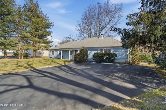 4 Salem Lane, Jackson, NJ 08527