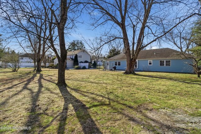 4 Salem Lane, Jackson, NJ 08527