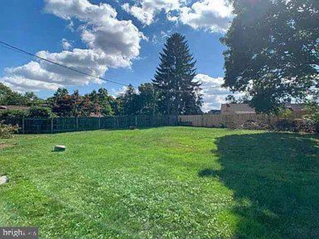 225 ALLENDALE DR, Morrisville, PA 19067