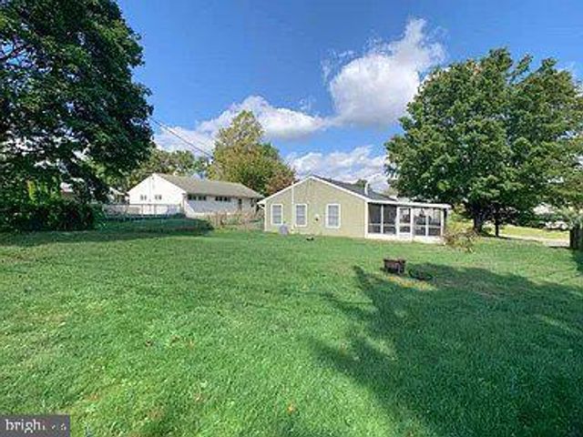 225 ALLENDALE DR, Morrisville, PA 19067