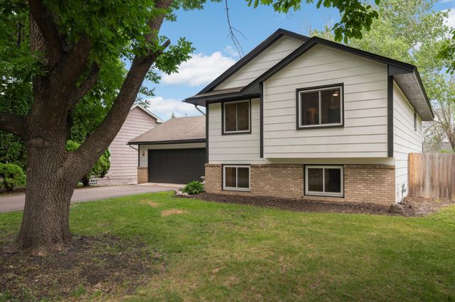 8900 Rosewood Lane N, Maple Grove, MN 55369