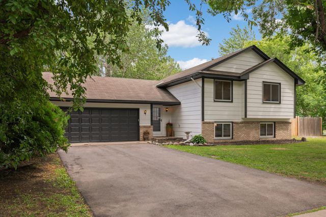 8900 Rosewood Lane N, Maple Grove, MN 55369
