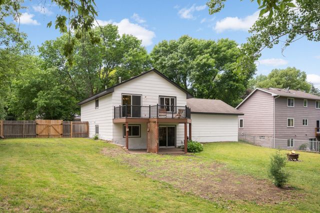 8900 Rosewood Lane N, Maple Grove, MN 55369