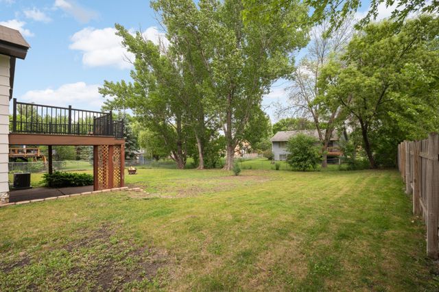 8900 Rosewood Lane N, Maple Grove, MN 55369