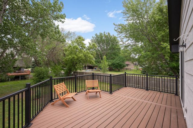 8900 Rosewood Lane N, Maple Grove, MN 55369