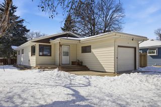 2702 9 1/2 Street N, Fargo, ND 58102