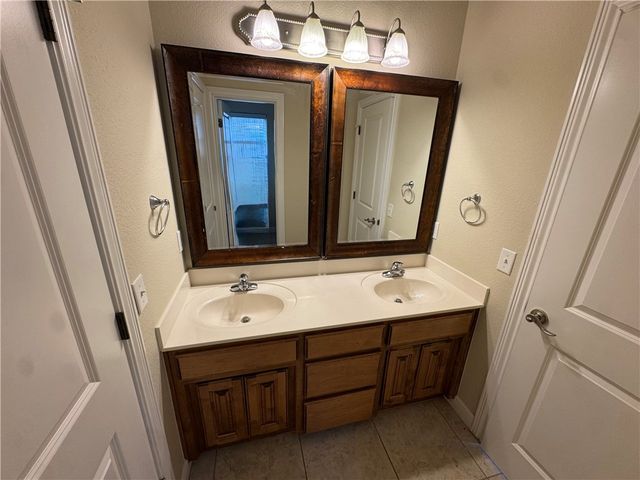 407 Lyndal Lane, Bentonville, AR 72712