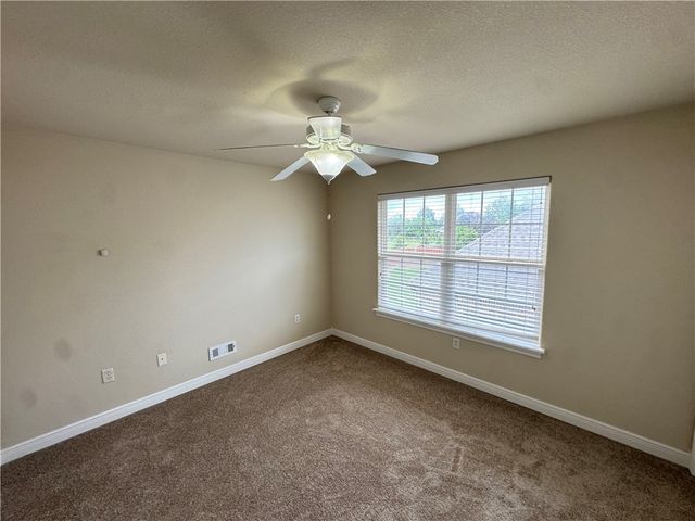 407 Lyndal Lane, Bentonville, AR 72712