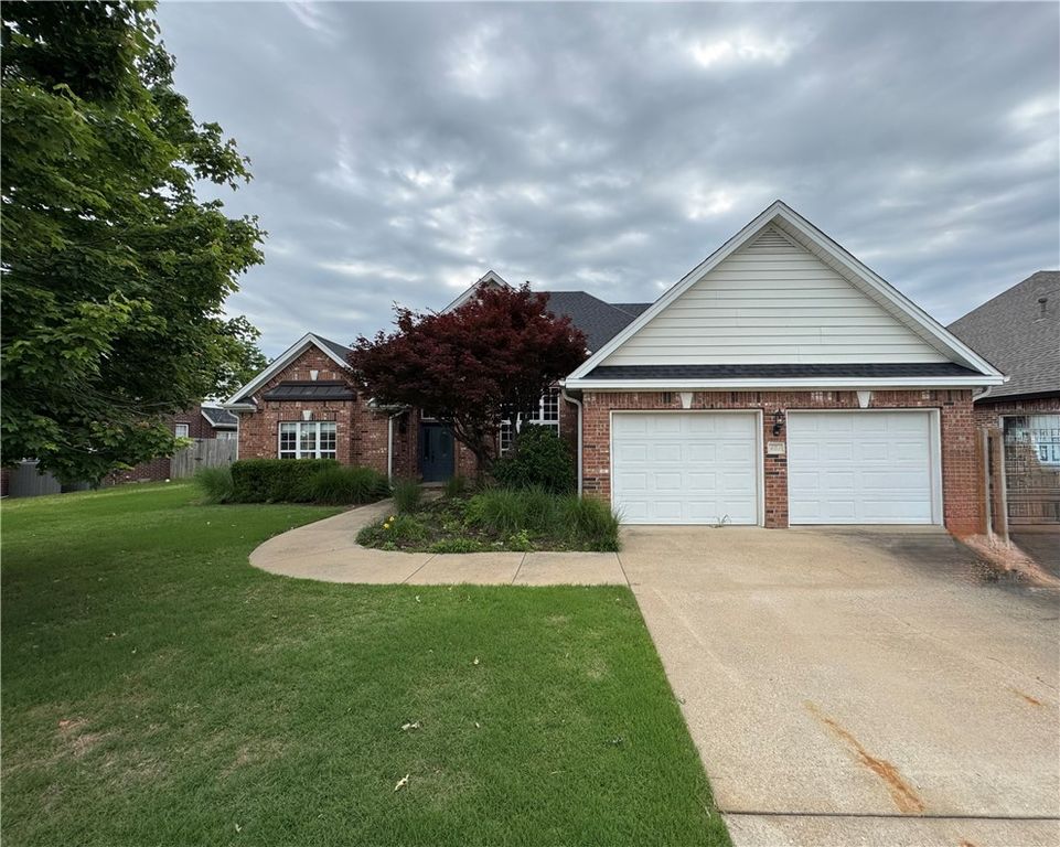 407 Lyndal Lane, Bentonville, AR 72712