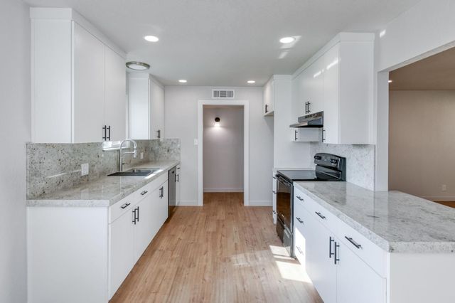 4031 E Pontiac Way, Fresno, CA 93726