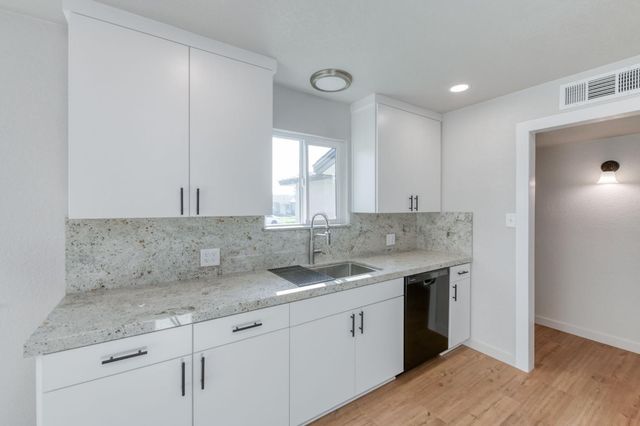 4031 E Pontiac Way, Fresno, CA 93726