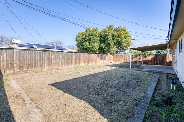 4031 E Pontiac Way, Fresno, CA 93726