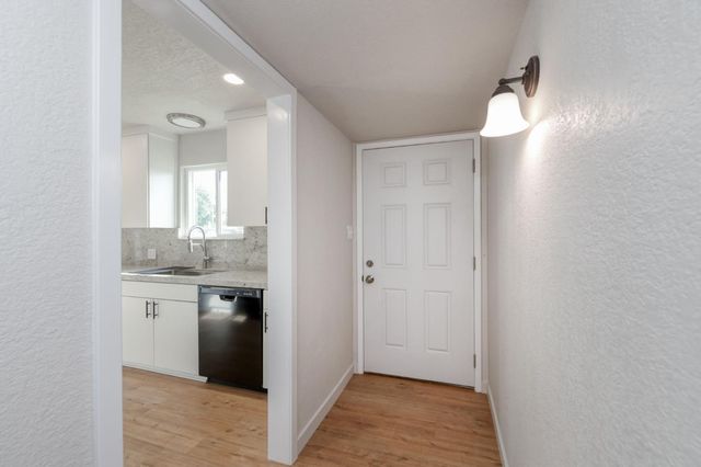 4031 E Pontiac Way, Fresno, CA 93726